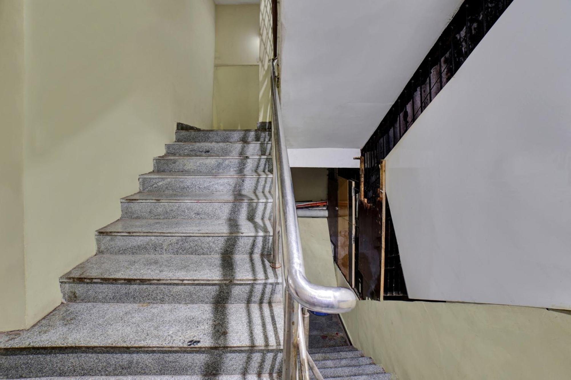 Hotel O Anu Residency Vijayawāda Buitenkant foto